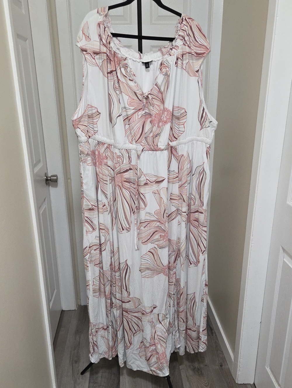 Torrid Plus Size White Blush Floral Maxi Dress | Rayon Boho Cottagecore Summer - Picture 2 of 9